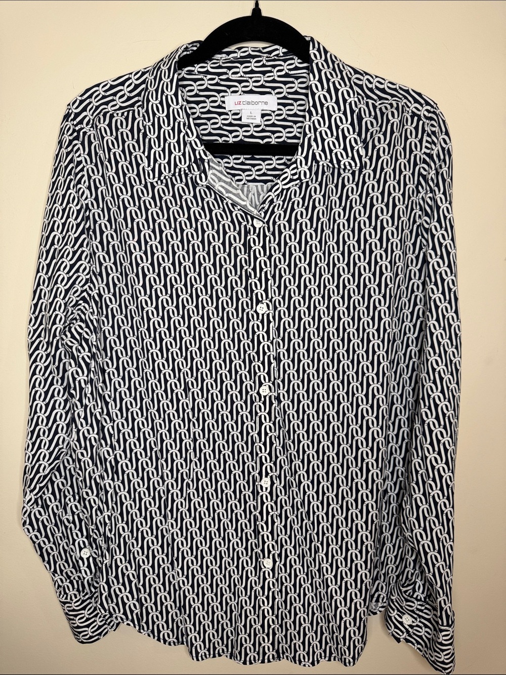 Liz Claiborne Black & White Geometric Button-Down Shirt